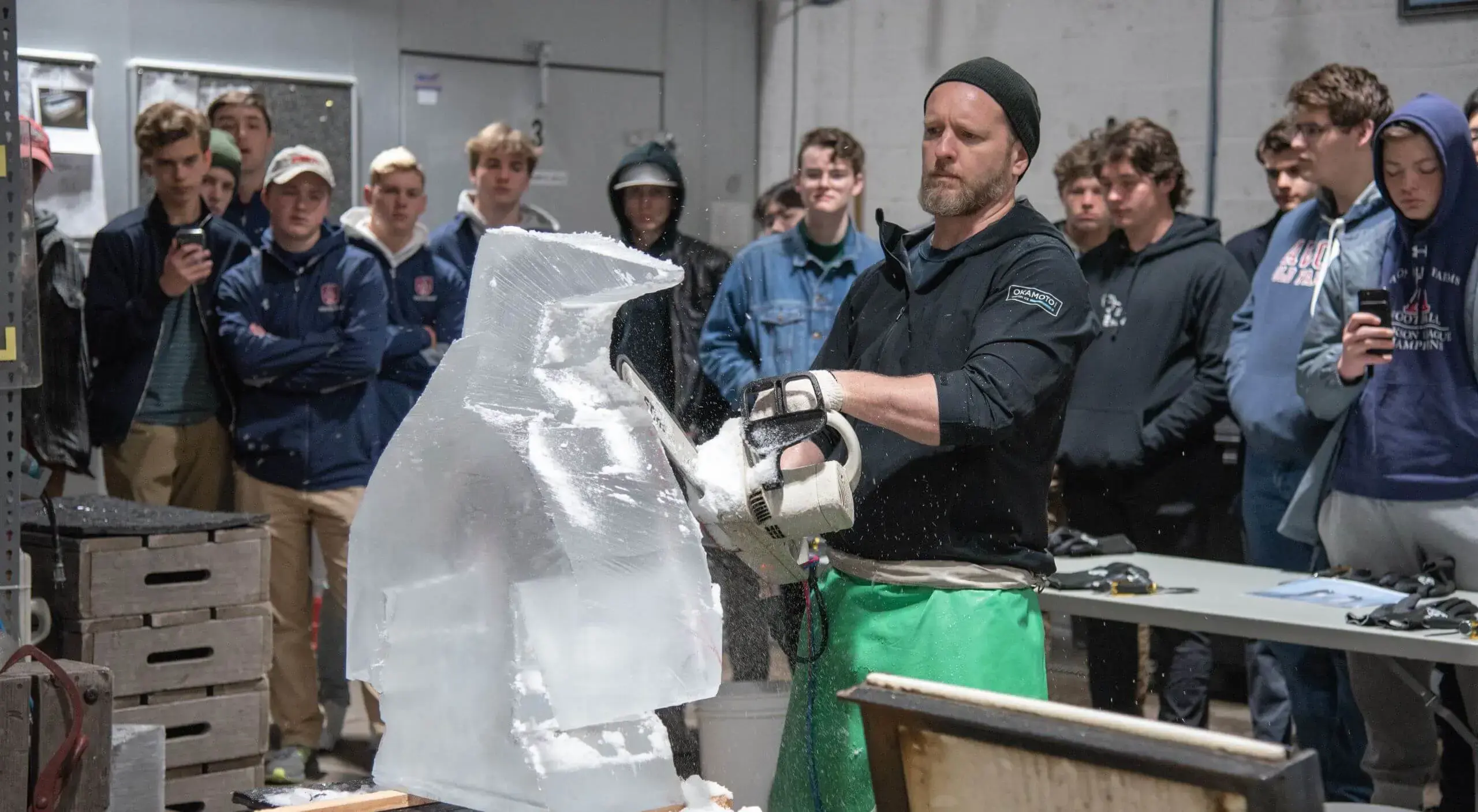 Students work with Visiting Artist