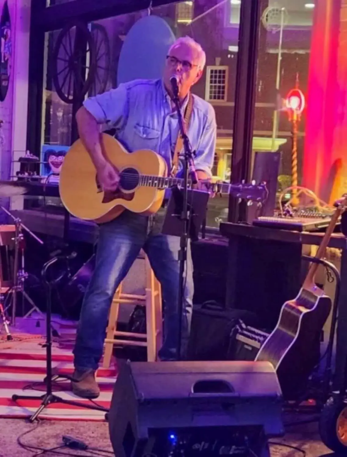 Jay Goldstein ’68 performing.